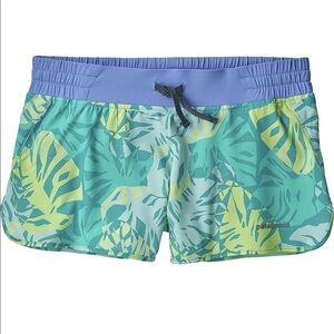 Patagonia Nine Trails Lined Running Shorts Fern Pattern  | Size Medium